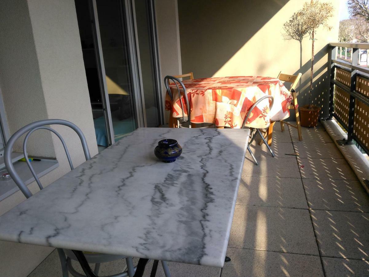 Appartement F3 Avec Parking Privee 圣普列斯特 外观 照片