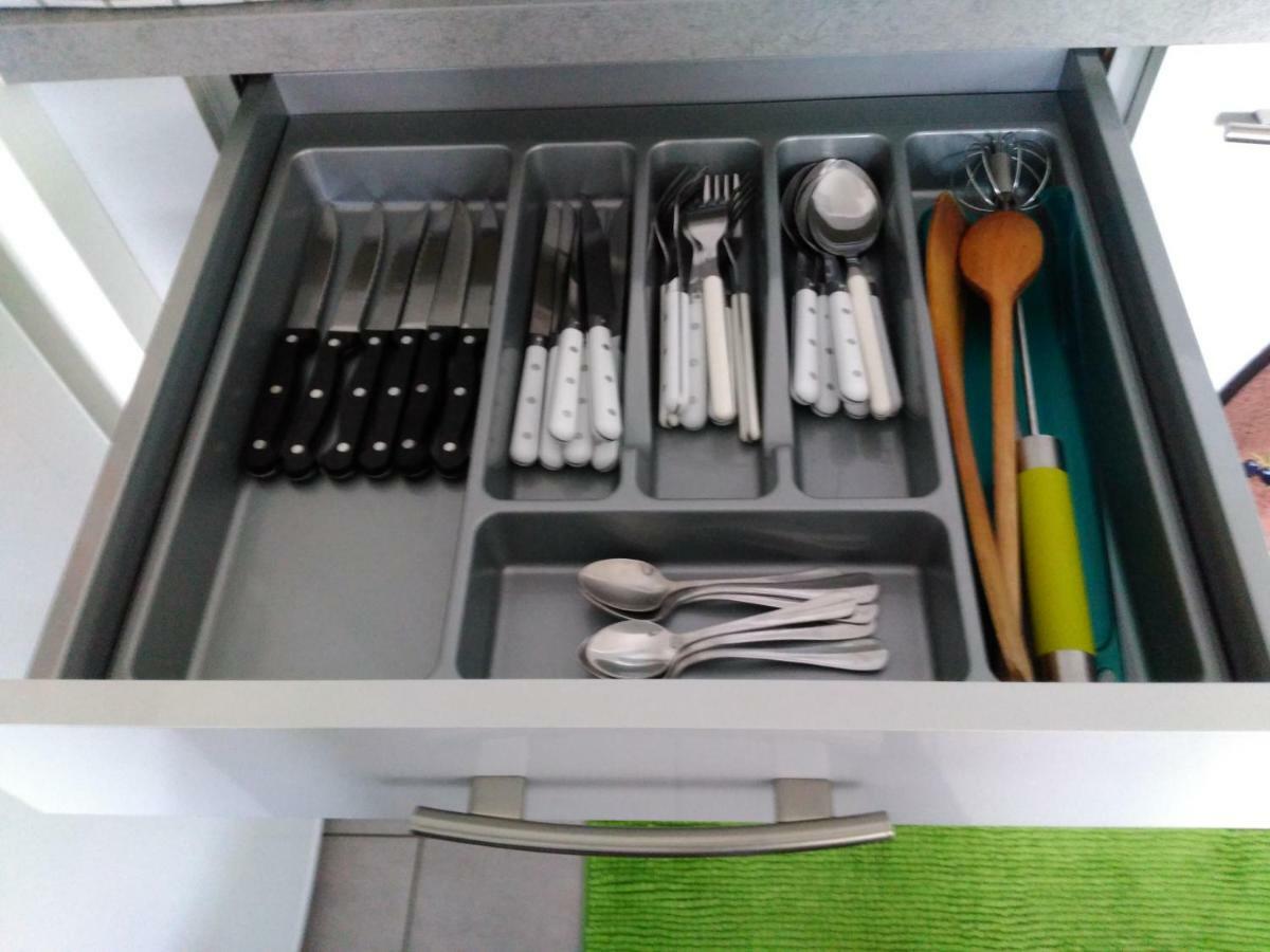 Appartement F3 Avec Parking Privee 圣普列斯特 外观 照片