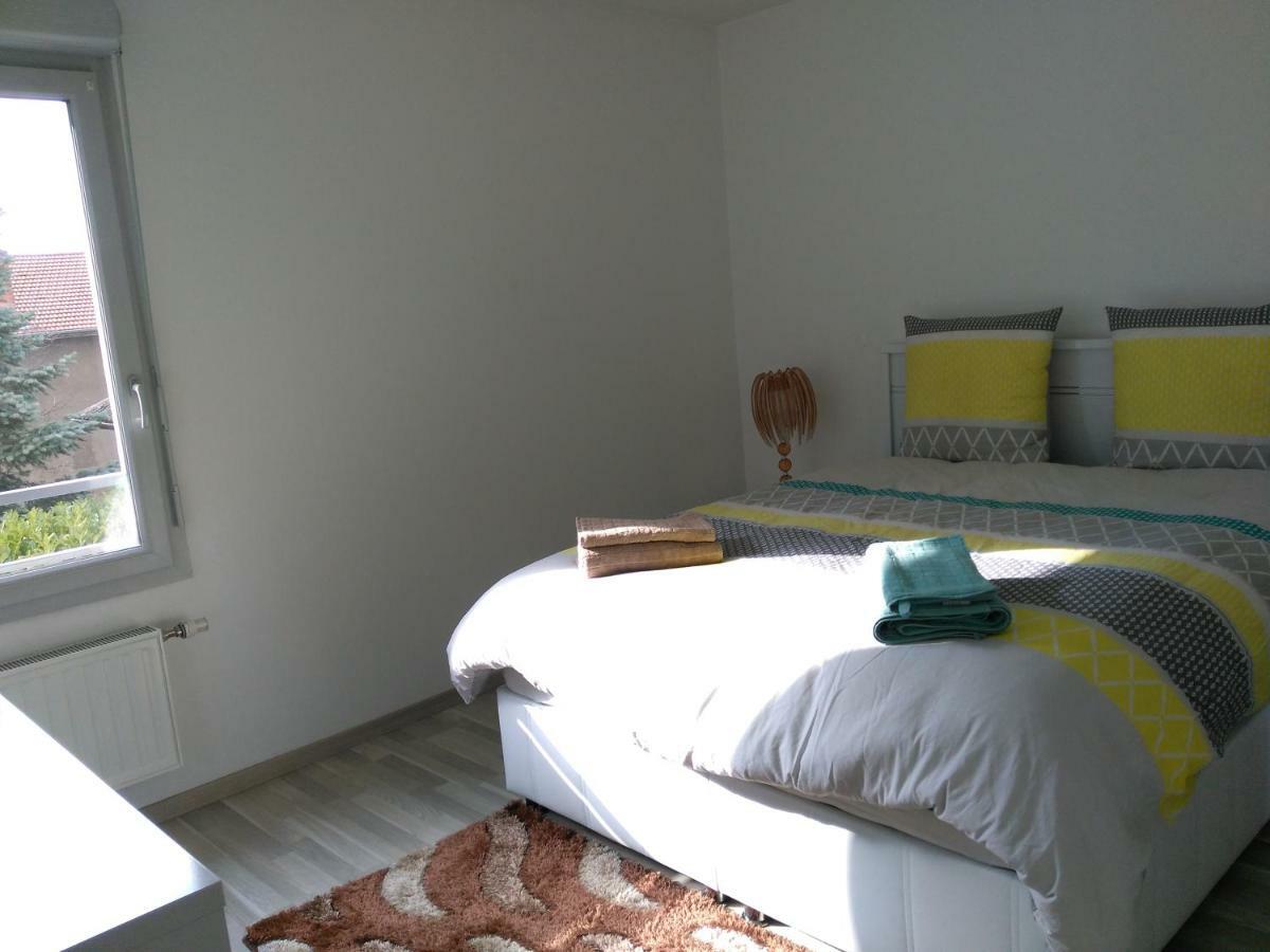 Appartement F3 Avec Parking Privee 圣普列斯特 外观 照片